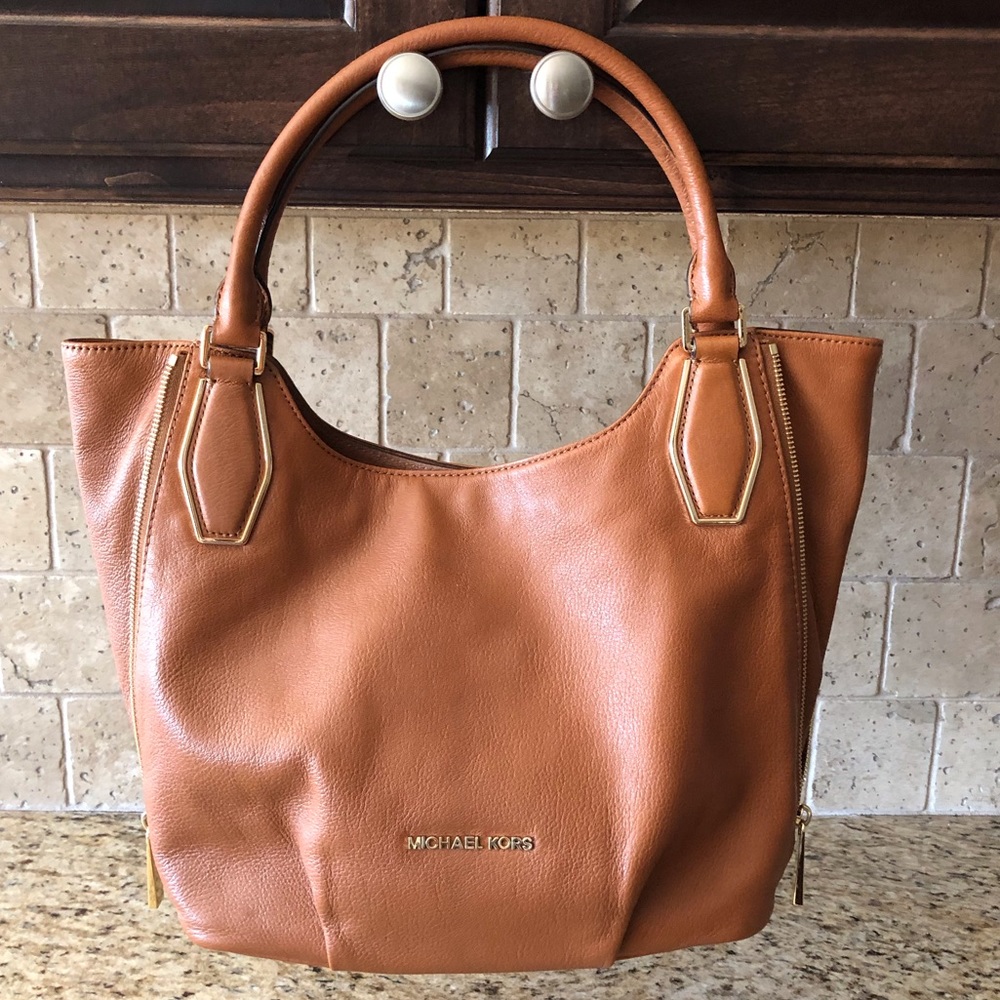 EUC Michael Kors Leather Shoulder Bag
